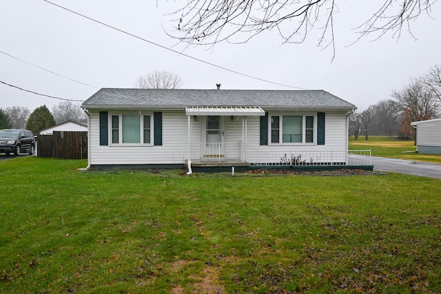 view of front of house featuring a front lawn