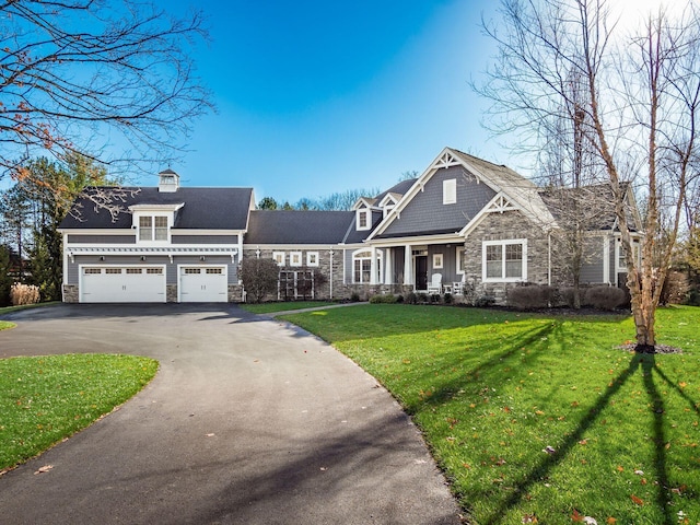 view of front of house featuring a front lawn and a garage