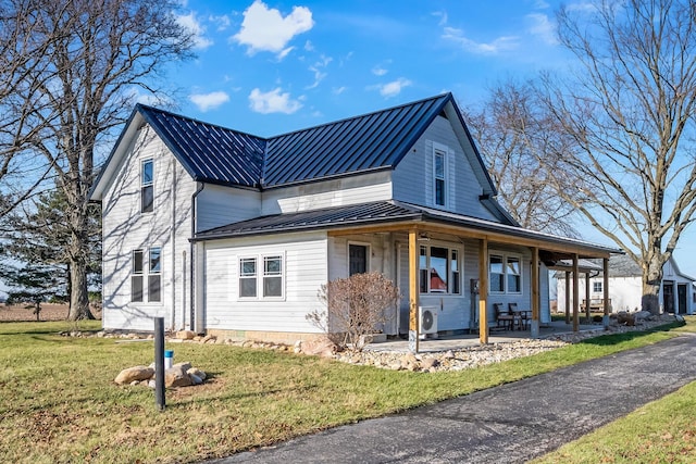 view of front facade featuring covered porch and a front yard