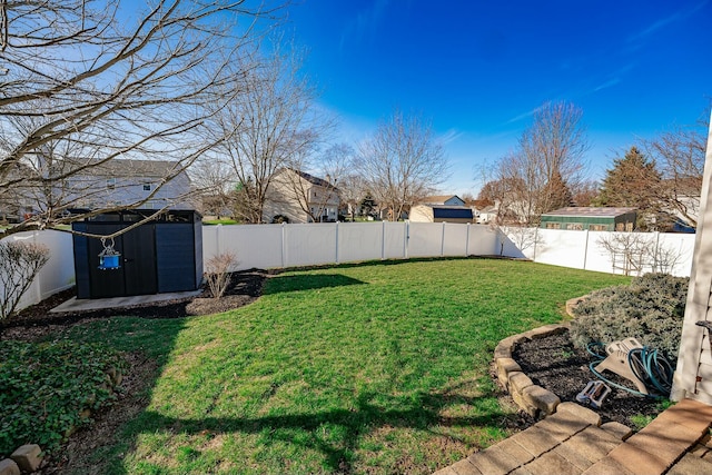 view of yard featuring a storage shed