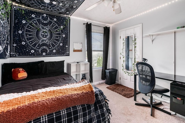 bedroom featuring ceiling fan, carpet, and a textured ceiling