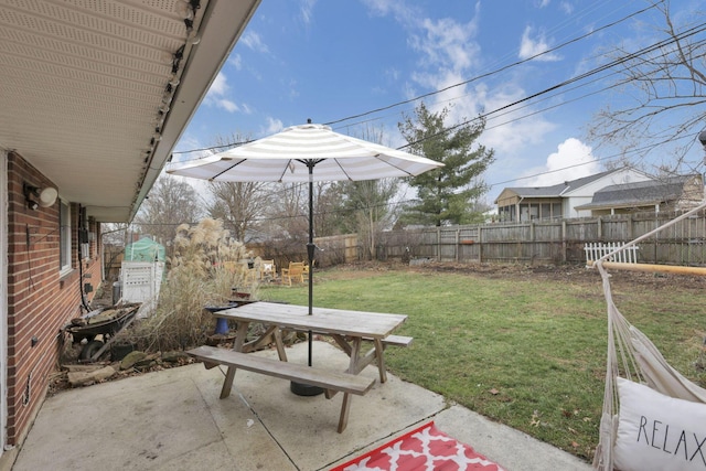 view of yard featuring a patio