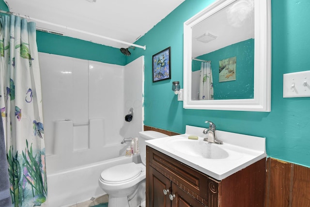 full bathroom featuring shower / tub combo with curtain, vanity, and toilet