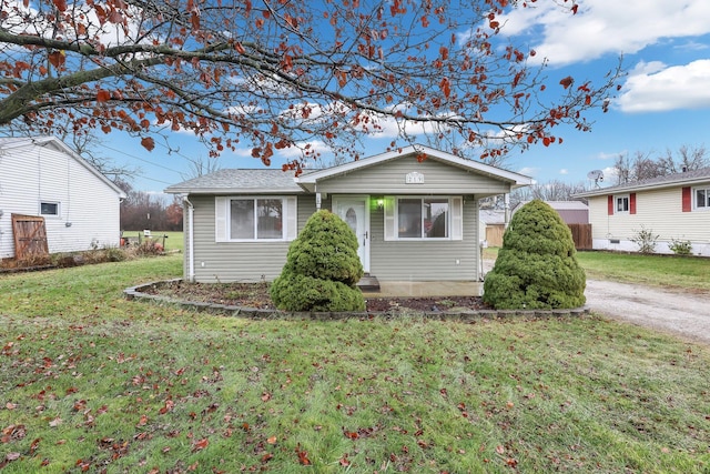 view of front of home with a front lawn