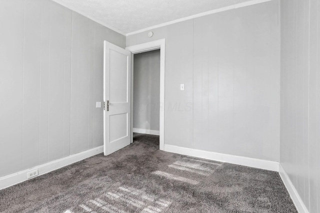 carpeted empty room featuring a textured ceiling