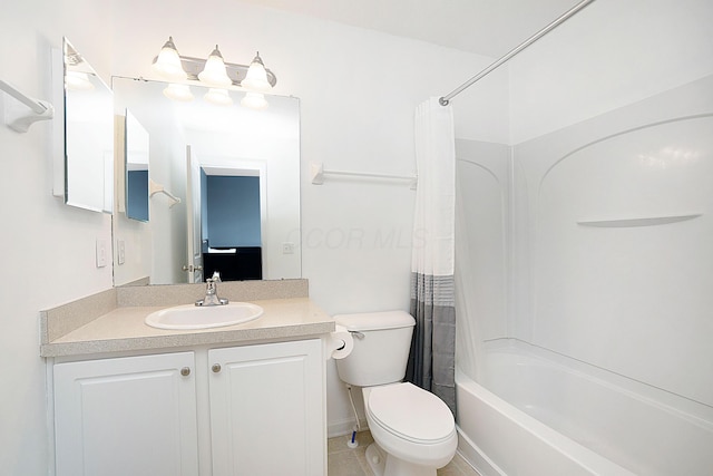 full bathroom featuring shower / tub combo with curtain, vanity, and toilet