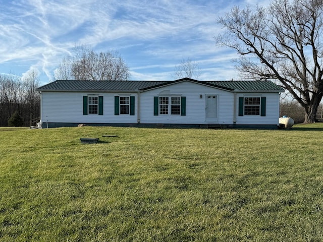 view of front of home featuring a front yard