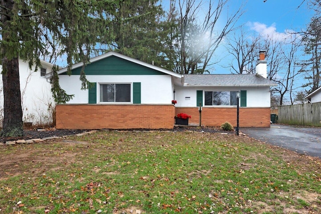 single story home featuring a front yard