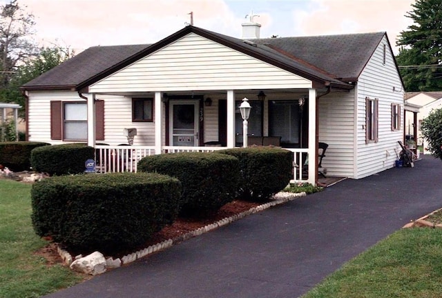 view of front facade featuring a porch