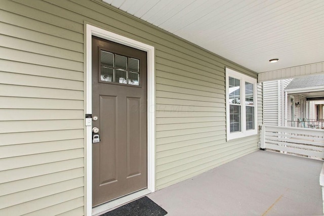 entrance to property featuring a porch