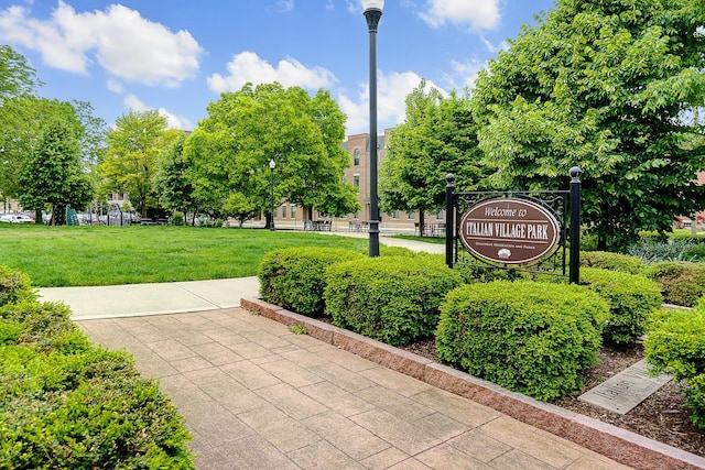 view of property's community featuring a yard