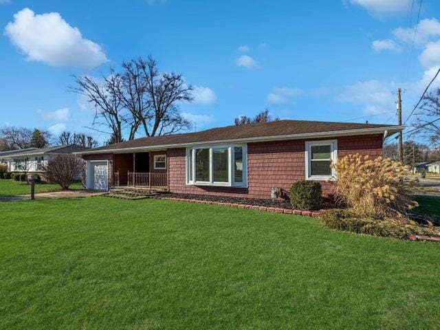 ranch-style home with a front lawn