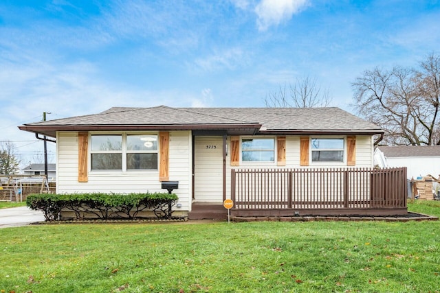 view of front of home featuring a front lawn