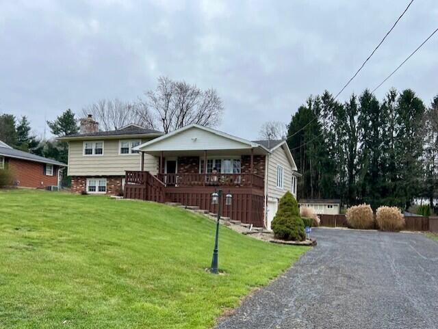 view of front of house with covered porch and a front yard