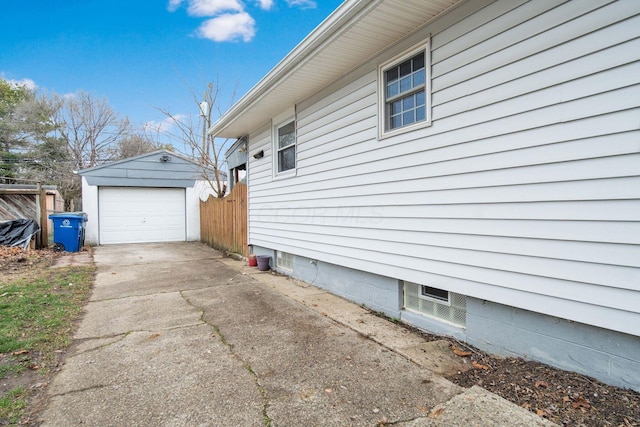 view of side of property featuring an outdoor structure and a garage