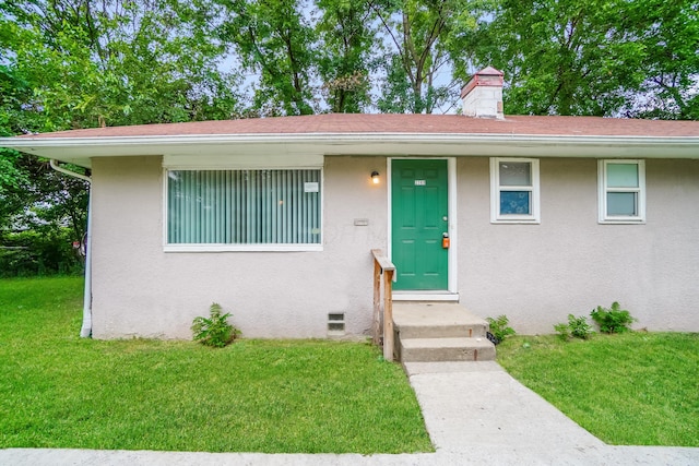 view of front of home featuring a front yard