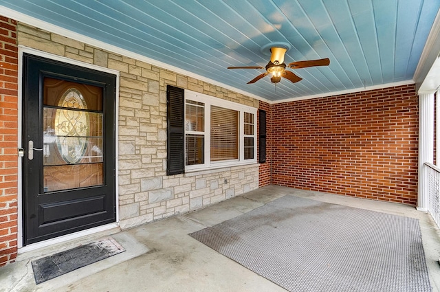 property entrance with ceiling fan and a porch