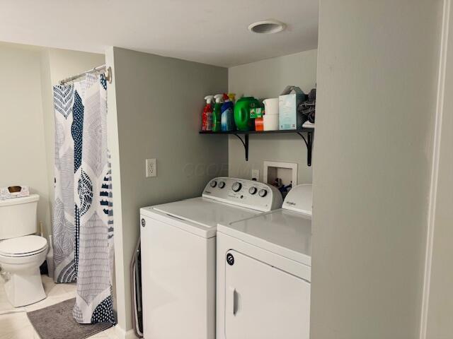 laundry room with washing machine and dryer