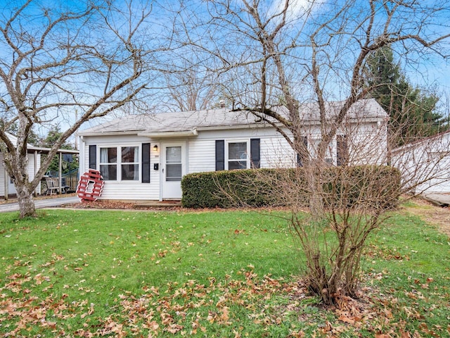 view of front of home with a front lawn