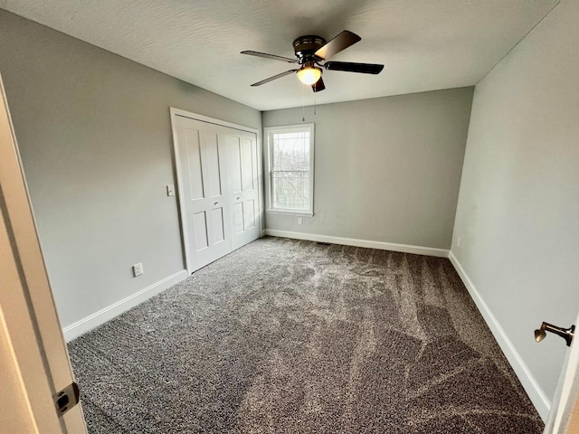 unfurnished bedroom featuring ceiling fan, a closet, carpet, and a textured ceiling