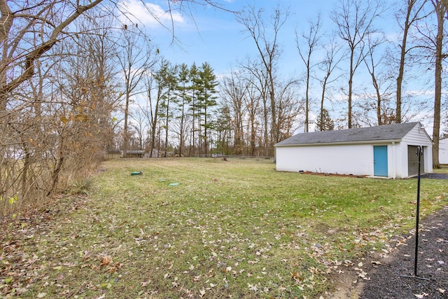 view of yard with a garage and an outdoor structure