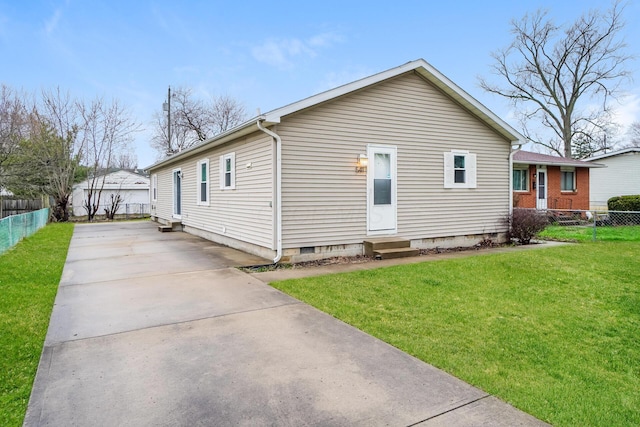 exterior space featuring a yard