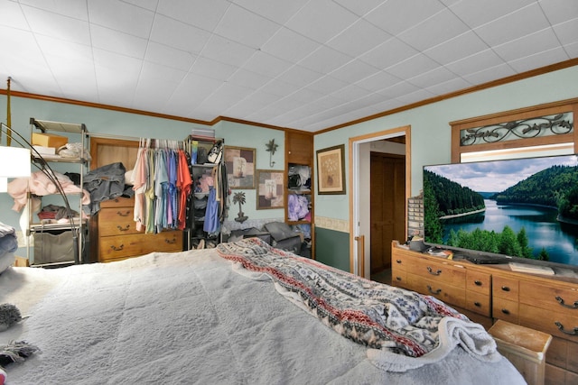 4417 Beechgrove Rd, Bucyrus, OH 44820 - bedroom featuring crown molding and a closet