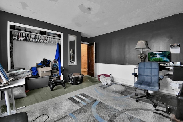 4417 Beechgrove Rd, Bucyrus, OH 44820 - office featuring a textured ceiling