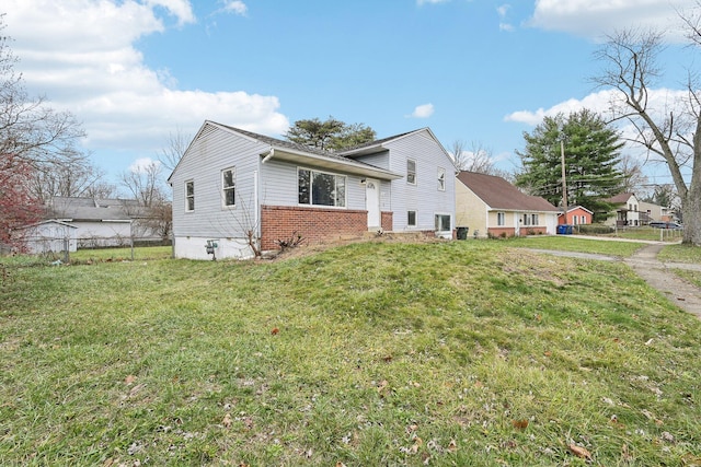 view of side of property featuring a lawn