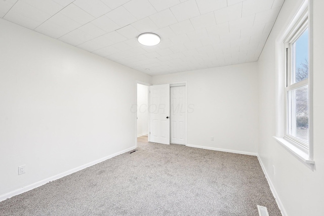 unfurnished room with carpet