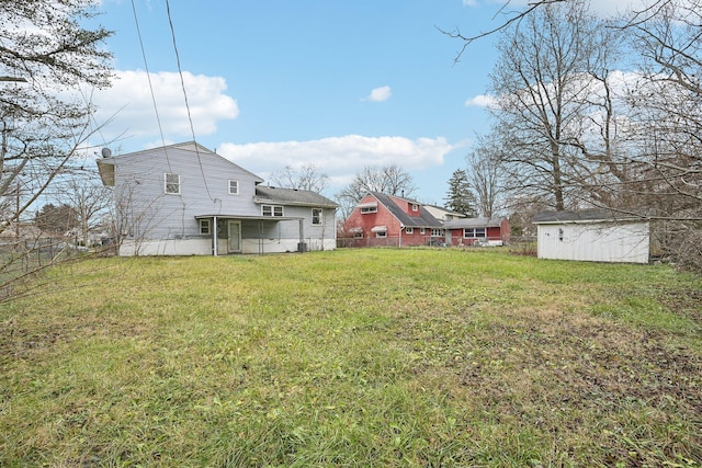 view of yard featuring a storage unit