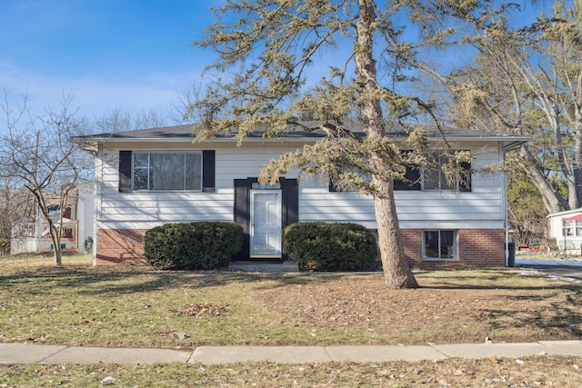 bi-level home with a front yard