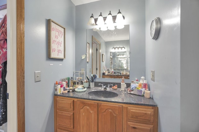 bathroom with a notable chandelier and vanity