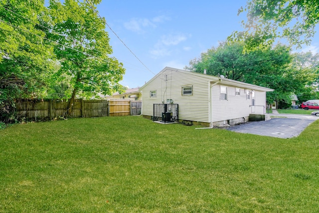 back of house featuring a yard