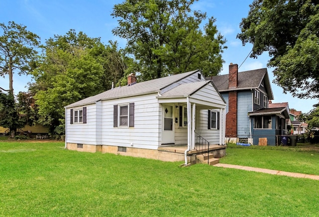 view of front of home featuring a front yard