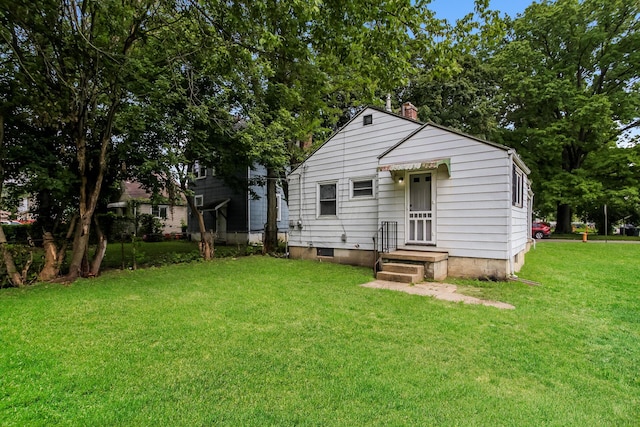 view of front of house featuring a front yard