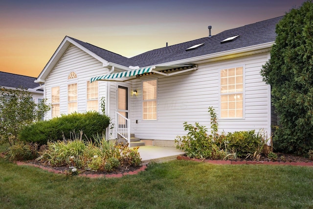 view of front of property with a lawn