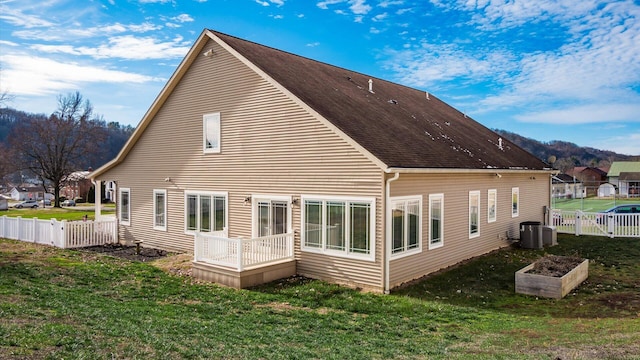 rear view of house featuring a lawn