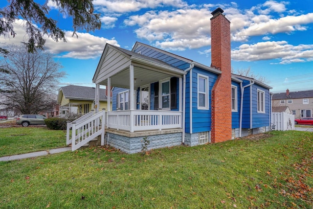 view of front of home featuring a porch and a front lawn