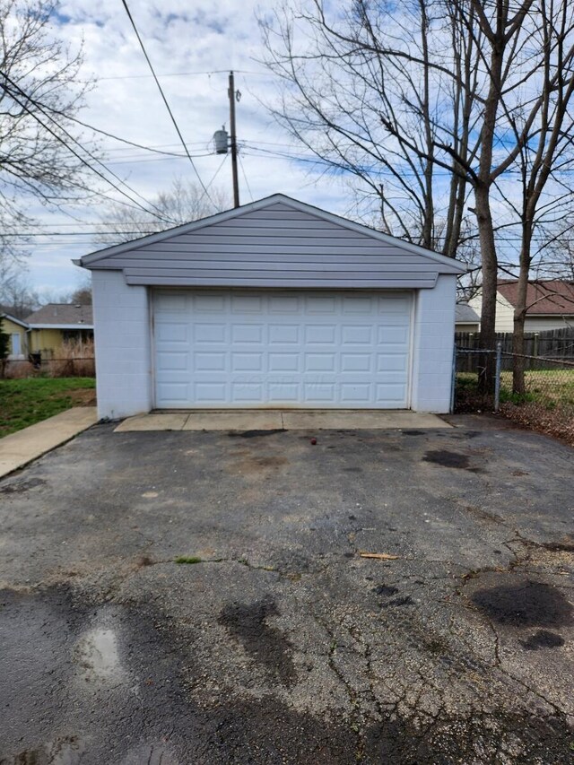 7358 Roshon Ave, Reynoldsburg, OH 43068 - view of detached garage