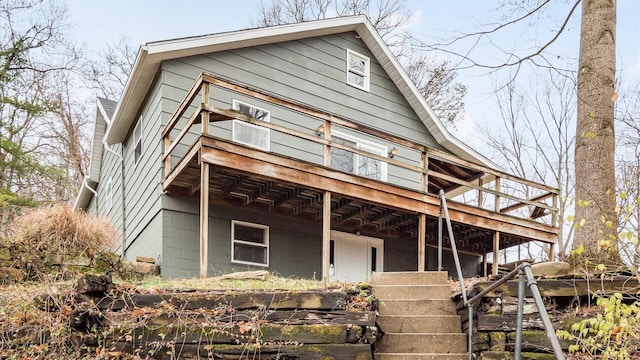 view of front facade featuring a wooden deck