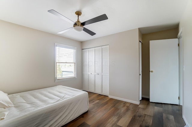 bedroom featuring dark hardwood / wood-style floors and ceiling fan