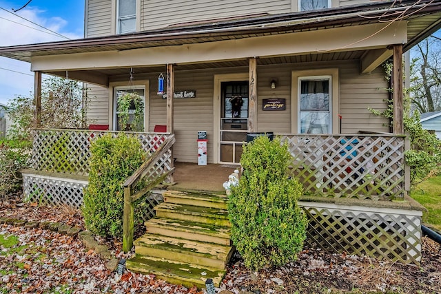 property entrance featuring a porch