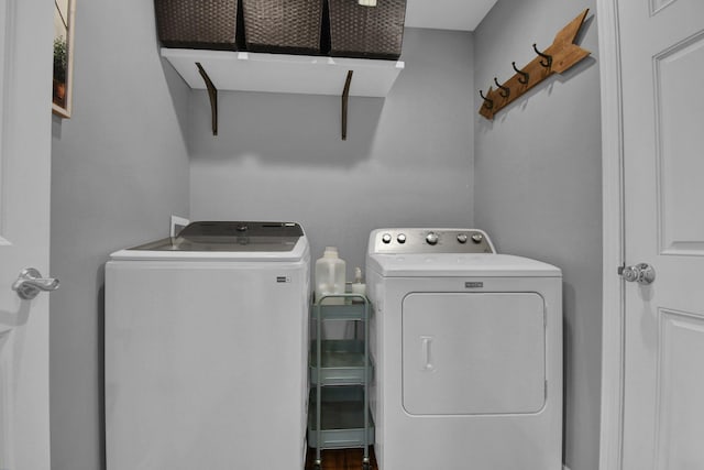 laundry room with washing machine and dryer