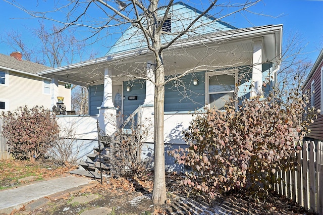 view of front of property featuring covered porch