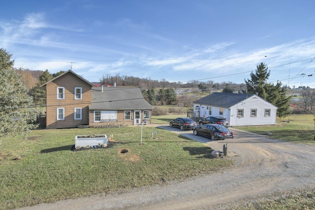 view of front of property featuring a front yard and a garage