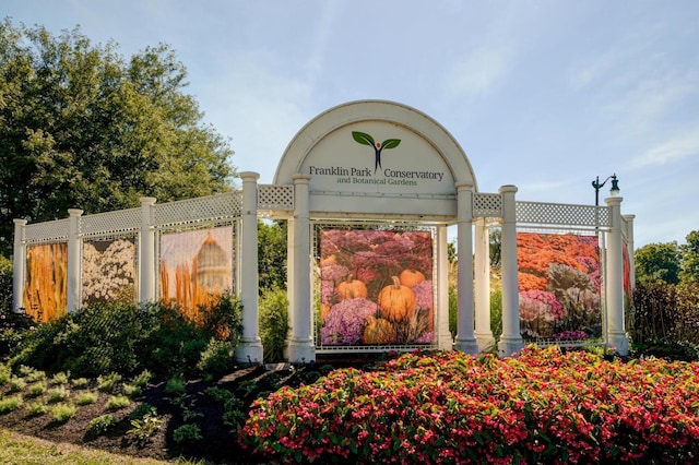 view of community / neighborhood sign