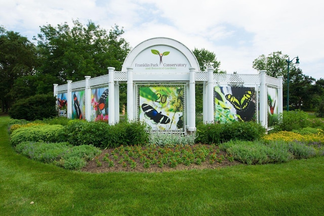 community / neighborhood sign with a yard