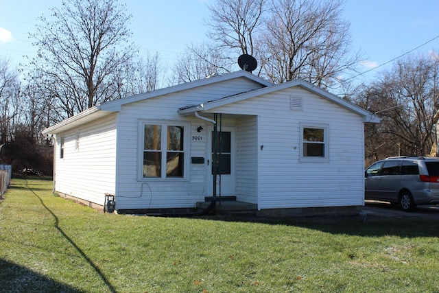 bungalow featuring a front yard