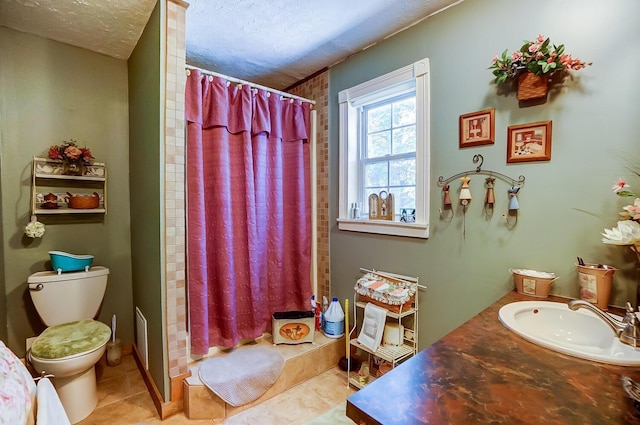 bathroom featuring curtained shower, tile patterned flooring, a textured ceiling, and toilet